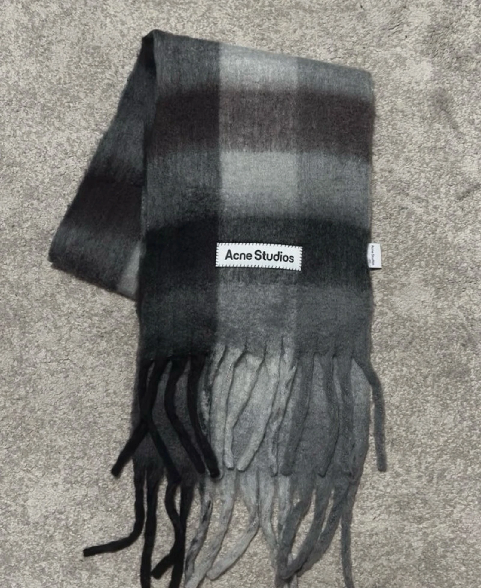 Cachecol Acne Studios